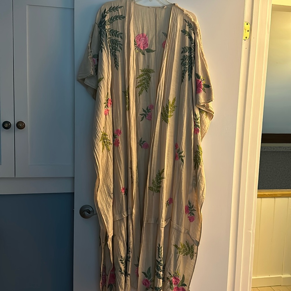 Beautiful embroidered cotton kimono by soft surroundings size large/xlarge